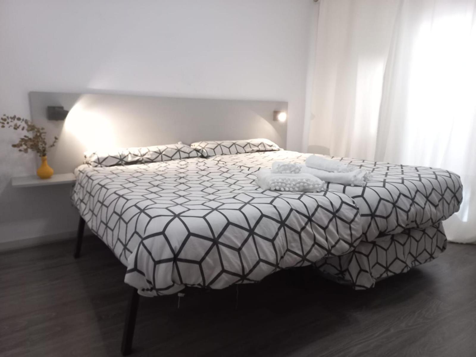 Apartamentos Centricos A 10 Min De La Playa Almeria Luaran gambar